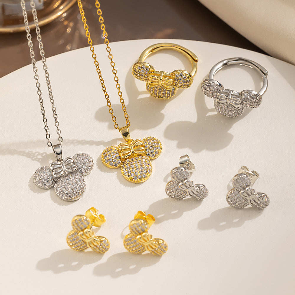 Bonito Collar Colgante Geométrico Minimalista de Mickey Mouse para Mujer con Incrustaciones Completas de Diamantes de Imitación en Cadena O de Acero de Titanio