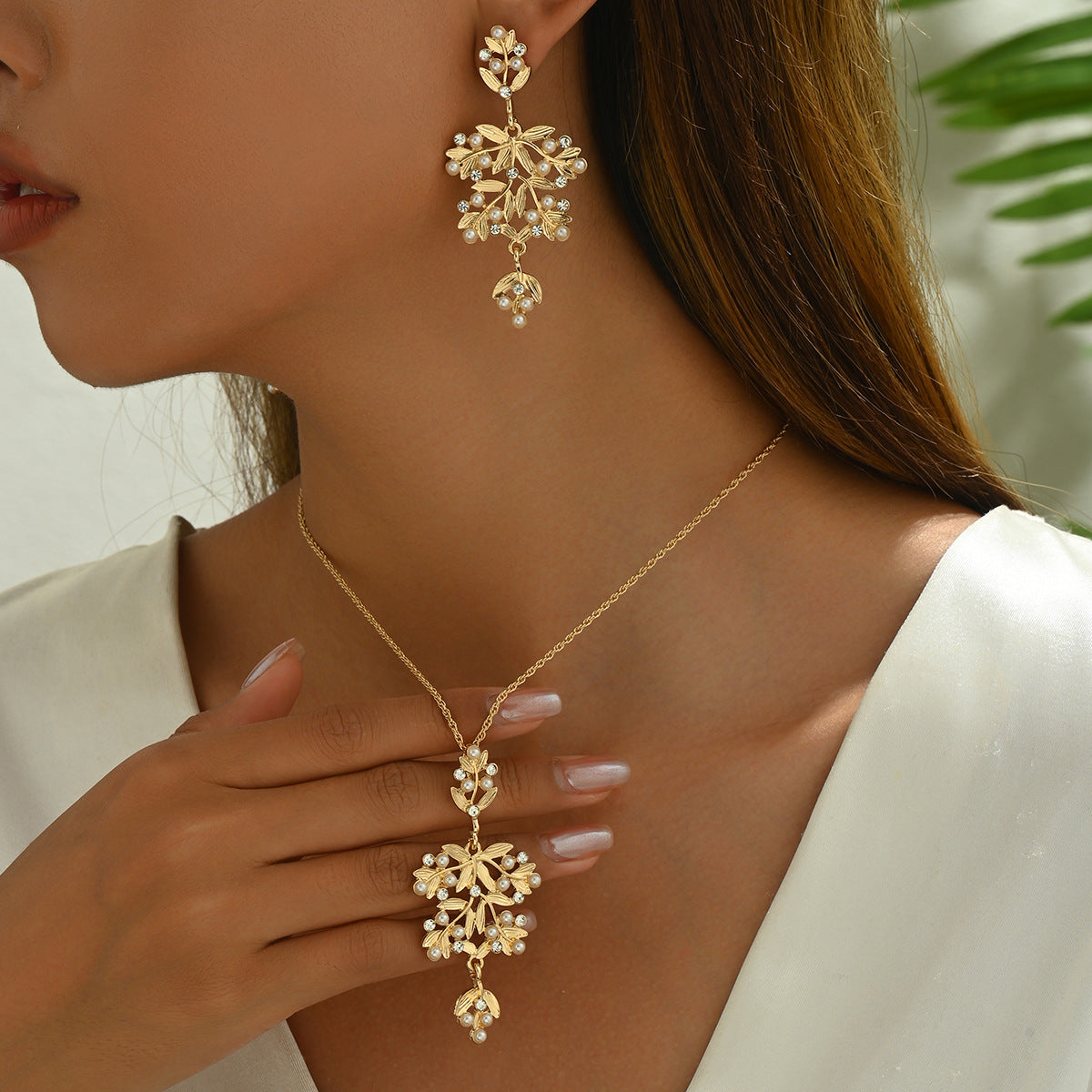 Juego de collar y aretes de cobre con diseño floral de rosa e incrustaciones de diamante para mujer