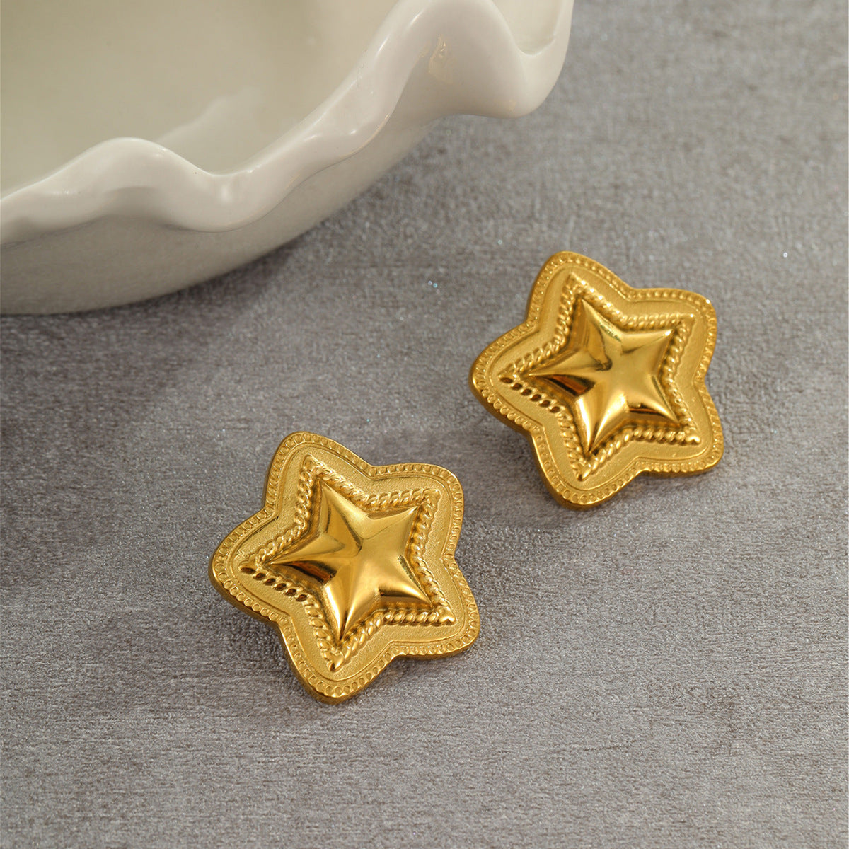 Minimalist Star-Shaped Titanium Steel Earrings with Gold Plating for Women, Fashionable Office Wear Style