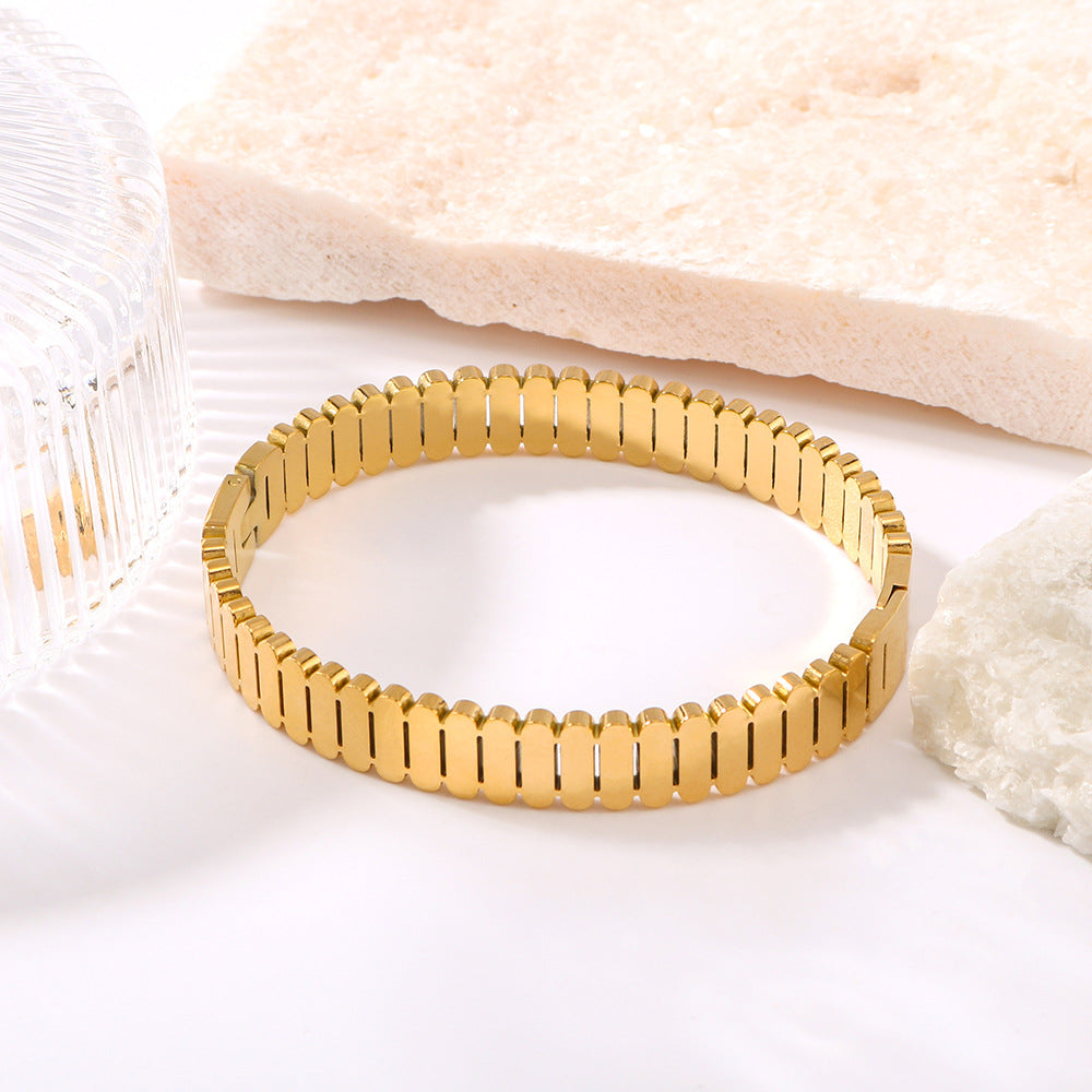 Minimalist Oval Hollow-Out Toggle Bracelet in Stainless Steel with 18K Gold Plating for Women