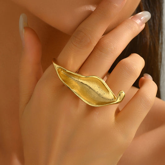Anillo Abierto Minimalista con Forma de Hoja Mate para Mujer en Aleación de Zinc con Acabado Chapado
