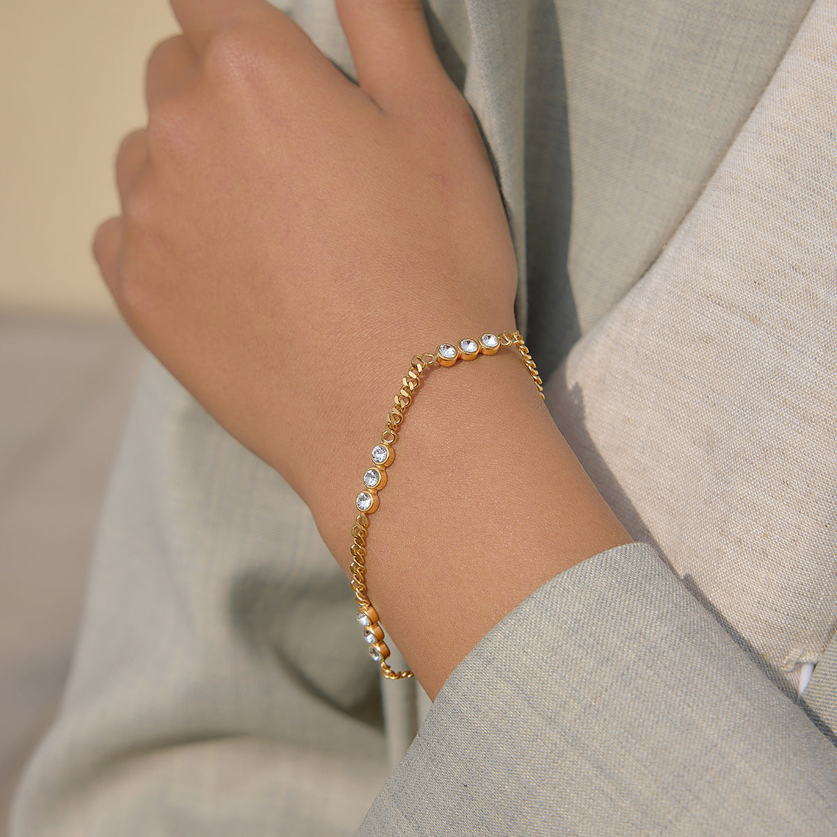 Elegant Minimalist Geometric Round Stainless Steel Plated Cubic Zirconia Bracelet for Women