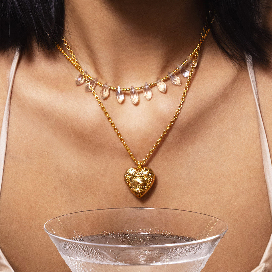 Set di Collana Minimalista a Cuore in Acciaio al Titanio Placcato per Donne, Include Orecchini, Pendente e Bracciale