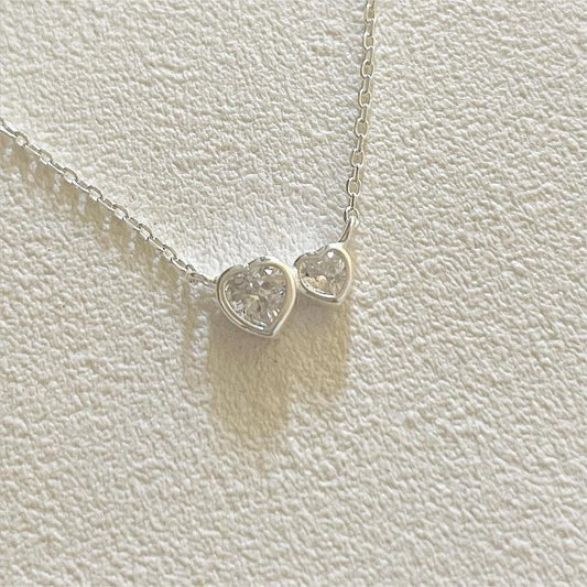 Collar Minimalista de Plata de Ley 925 con Corazón y Circonitas en Cadena Cruzada para Mujer
