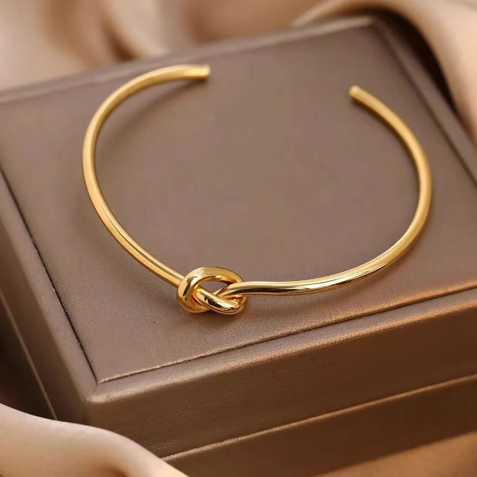 Minimalist Oval Titanium Steel Bracelet with 18K Gold Plating Luxury Fashion Unisex Hand Jewelry