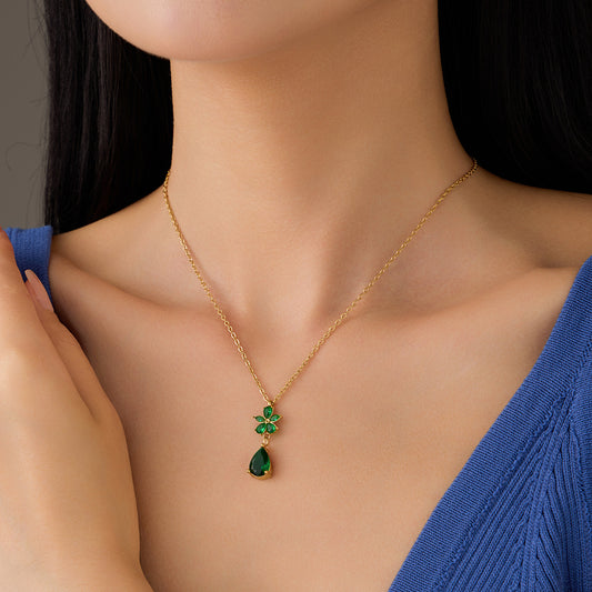 Fashionable Petal-Shaped Zirconia-Inlaid Stainless Steel Necklace for Women with Plated Finish