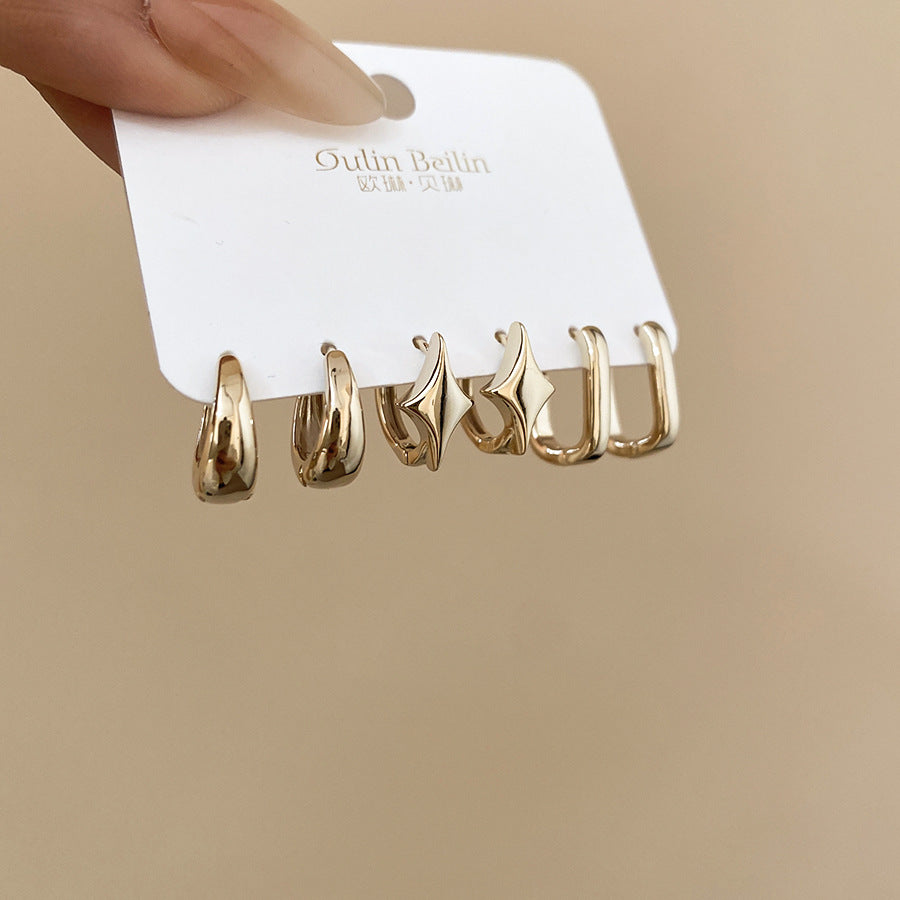 Orecchini a perno da donna a forma di stella geometrica in metallo con finitura lucida e superficie galvanizzata, gioielli alla moda minimalisti per tutti i giorni