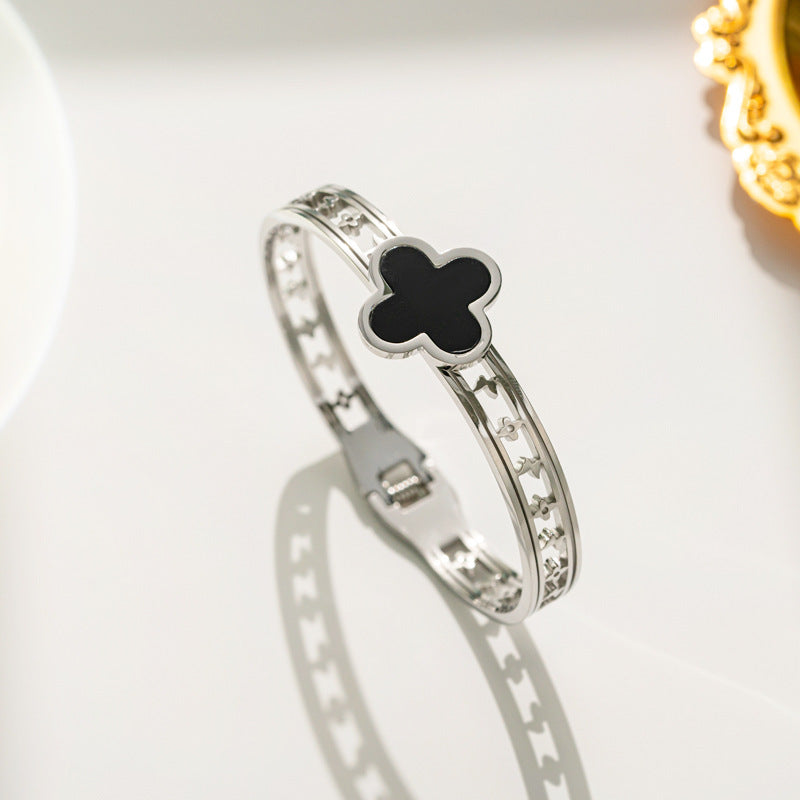 Minimalist Lucky Clover Shaped Titanium Steel Bracelet with Vacuum Plating for Women