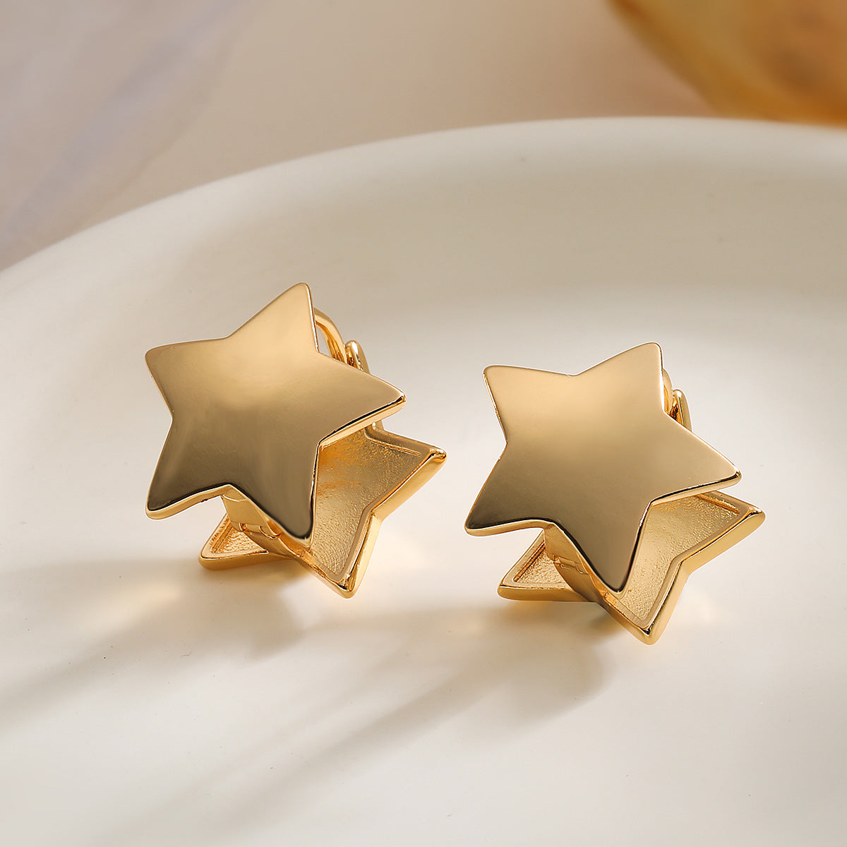 Minimalist Star-Shaped Copper Earrings with Gold Plating for Women, Geometric Design, Versatile Fashion Accessory