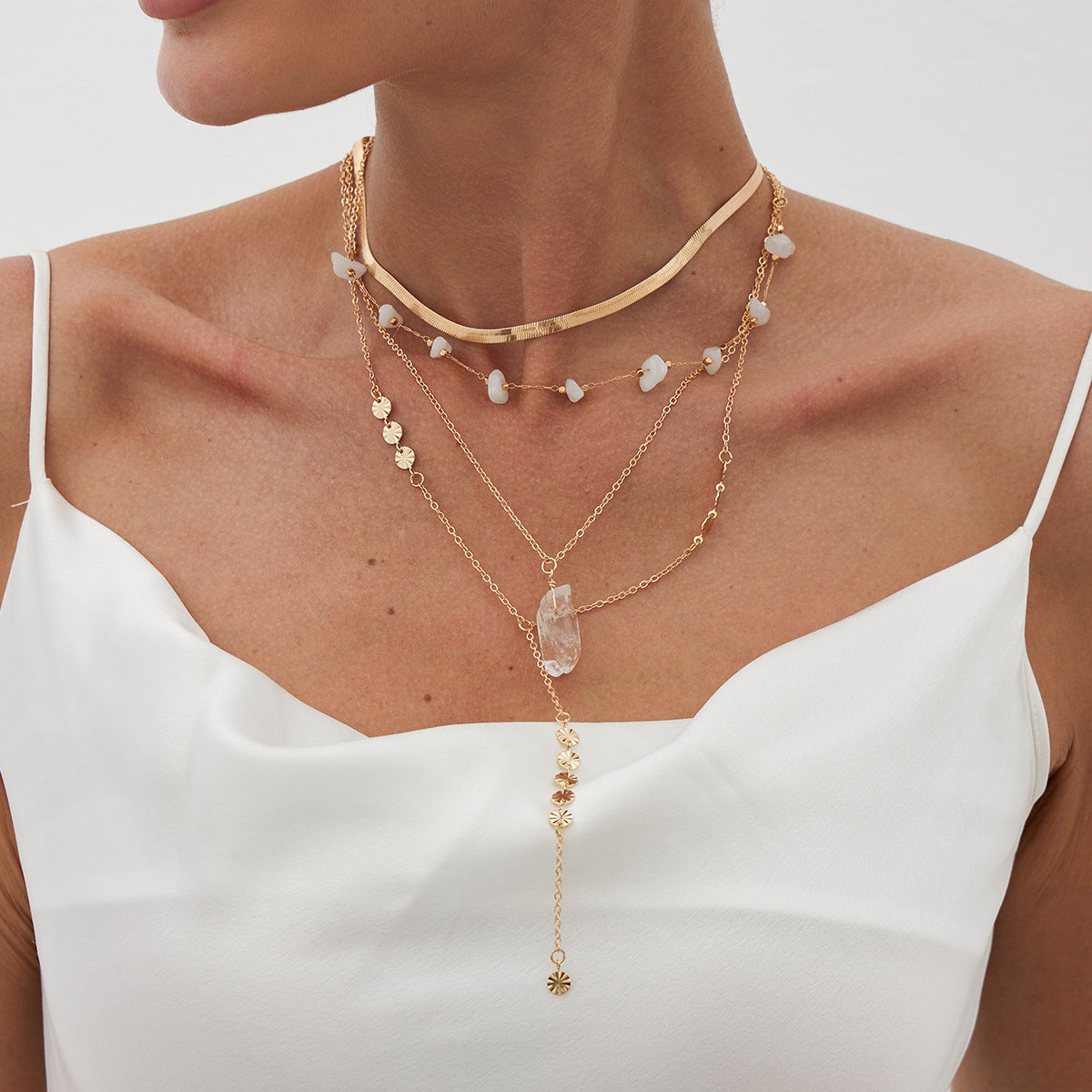 Collana a Y da donna in stile vintage francese con pendente a goccia di perle d'imitazione, pendente in lega placcata e catena di perle multistrato