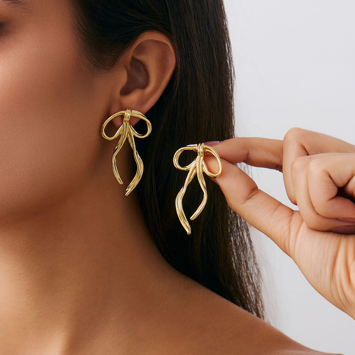 Minimalist Bow-Shaped Alloy Stud Earrings for Women with Electroplated Finish and Stainless Steel Posts