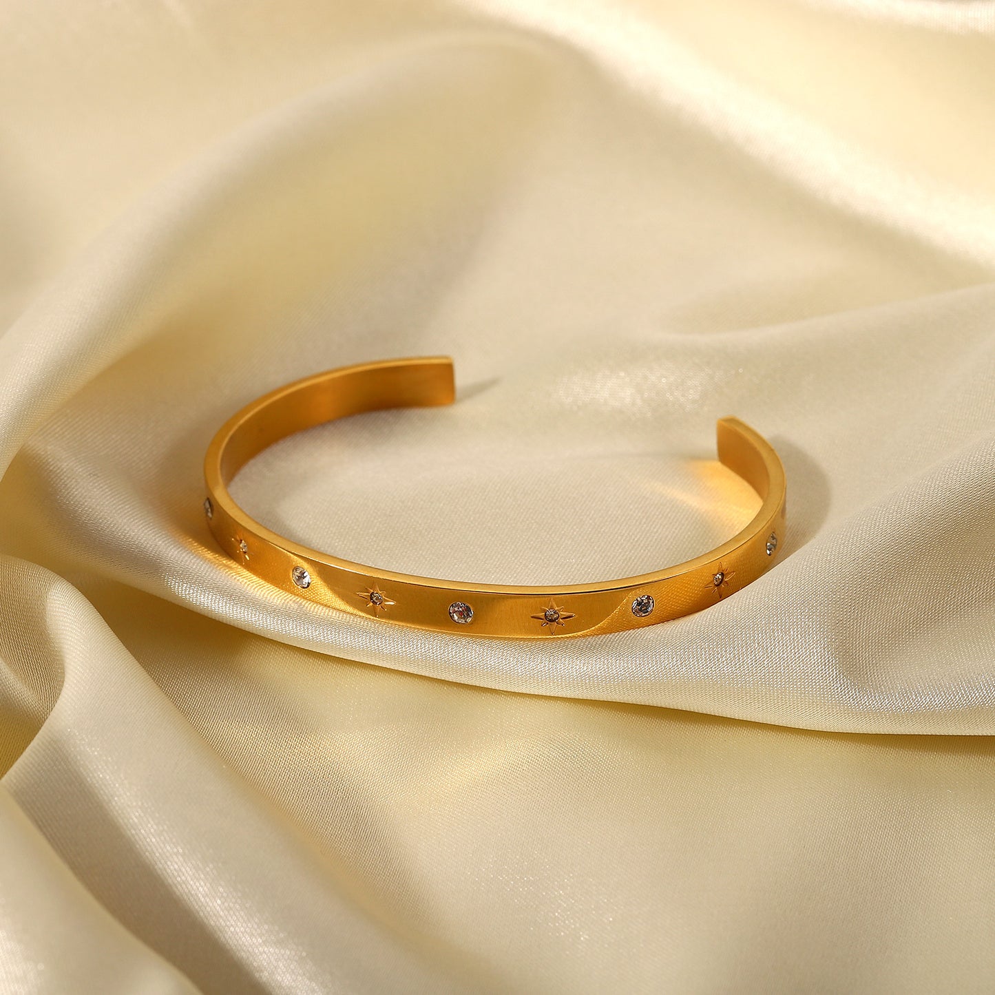 French Vintage Style Geometric Stainless Steel Bracelet with 18K Gold Plating and Alternating Octagram Zircon and Round Zircon Inlays