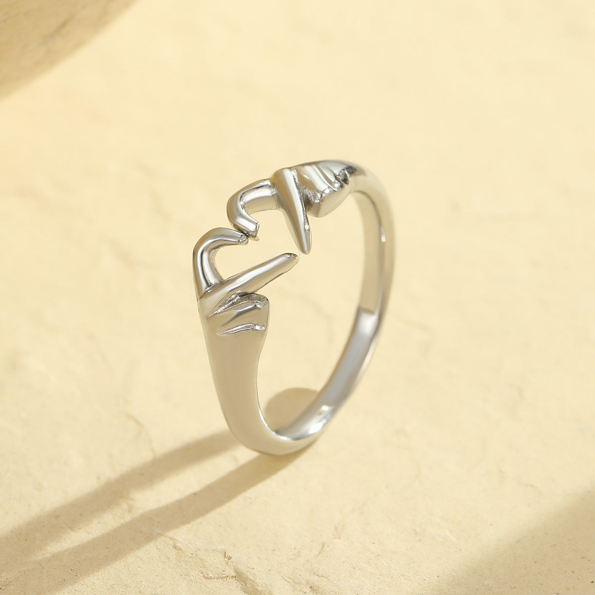 Anillo minimalista ajustable de acero inoxidable con forma de corazón para mujeres y parejas con acabado chapado