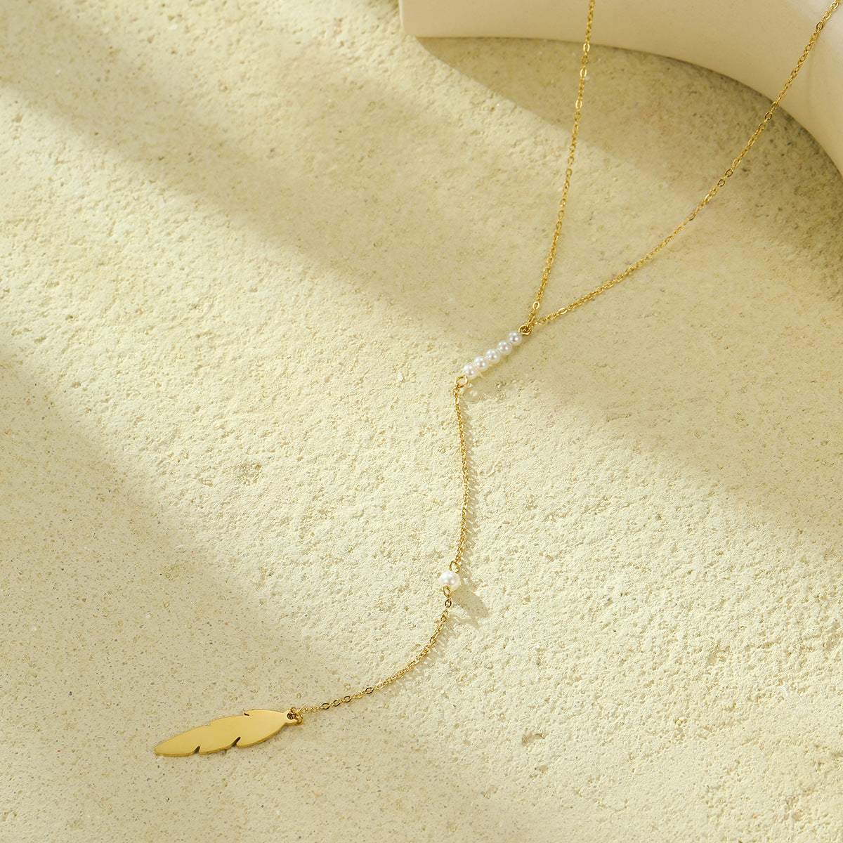 Collar con Colgante de Hoja Minimalista de Moda para Mujer, Cadena Larga de Acero Inoxidable para Suéter con Acabado Galvanizado