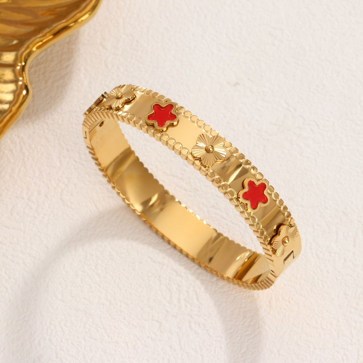 Bracciale Minimalista in Acciaio Inossidabile da Donna con Placcatura in Acciaio al Titanio e Intarsio di Strass a Forma Geometrica Ovale