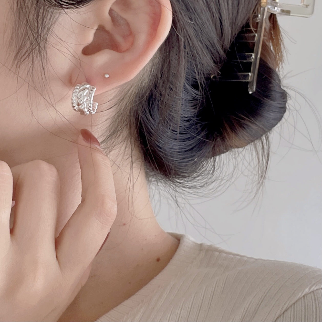 Orecchini a perno minimalisti coreani a forma di lettera in argento sterling con finitura placcata