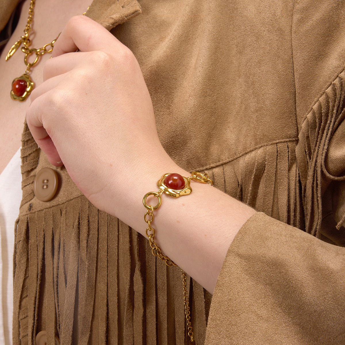 Vintage Floral and Geometric Red Agate Bracelet for Women with Electroplated Stainless Steel Luxury Design