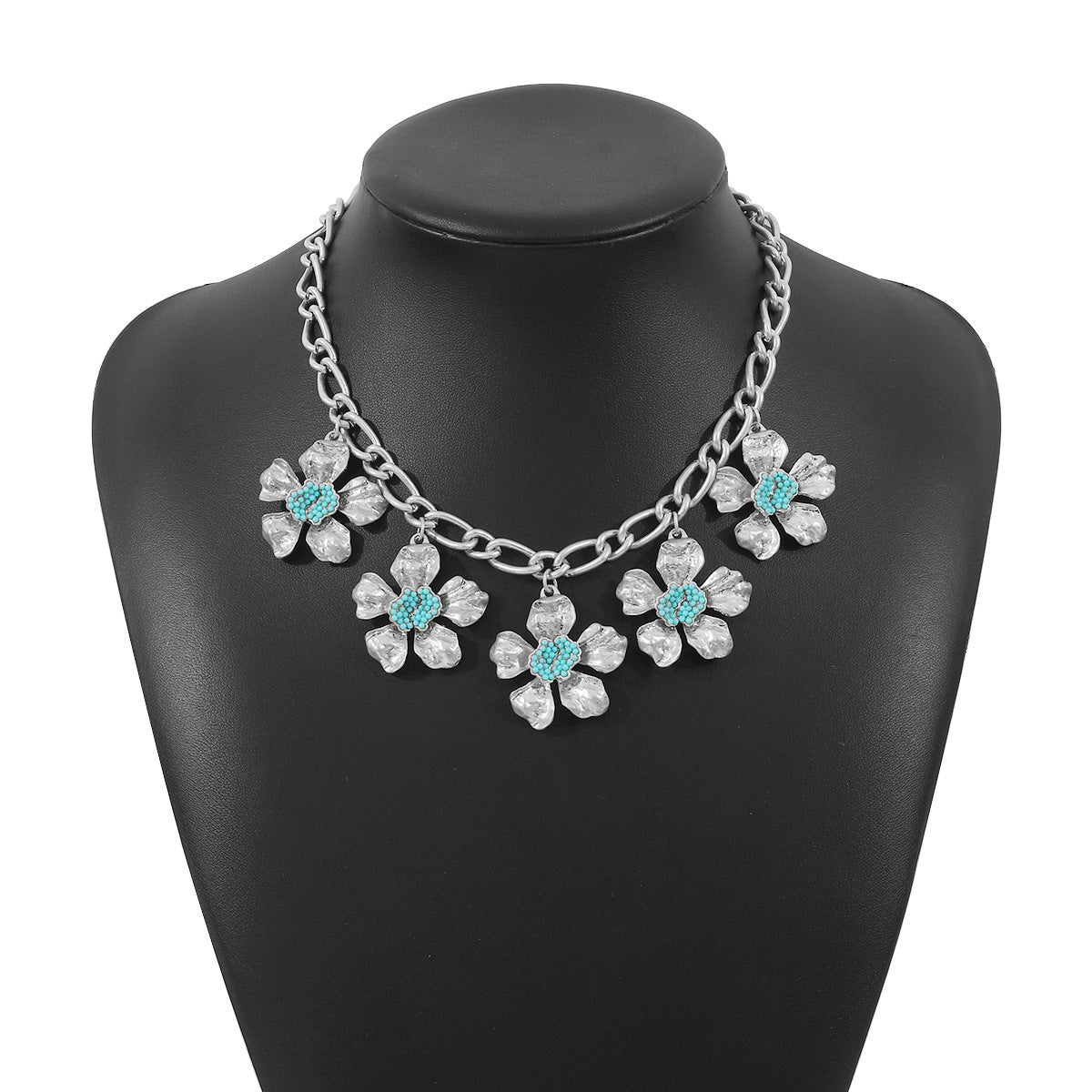 Collana con Pendente Floreale Dolce e Audace da Donna con Struttura in Lega e Finitura Elettroplaccata, Design a Catena Minimalista per Clavicola