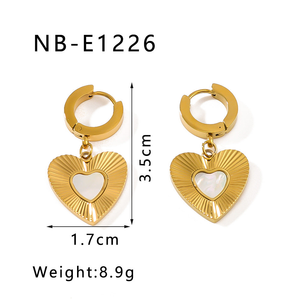 Orecchini a perno minimalisti a forma di cuore in acciaio inossidabile con placcatura sottovuoto in oro 18K, eleganti orecchini a perno di ispirazione francese