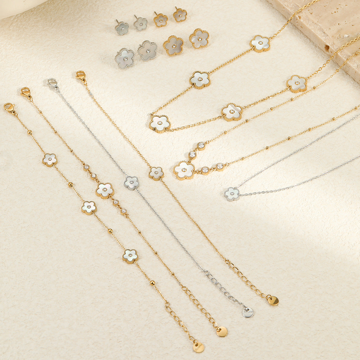 Fashion Minimalist Five-Petal Flower Mother-of-Pearl Pendant Necklace Set in Stainless Steel with Plated Finish