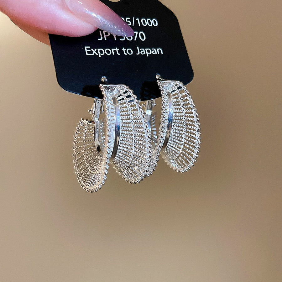 Pendientes de metal geométricos minimalistas con incrustaciones de diamantes de imitación y acabado cepillado para mujer