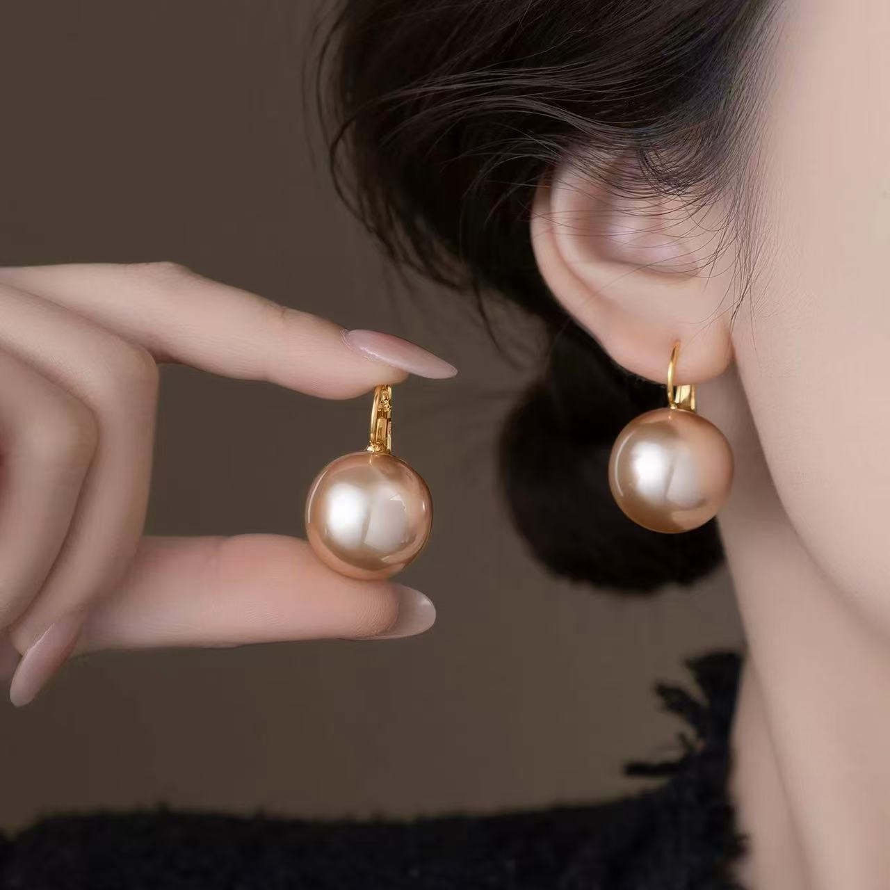 Orecchini a perno con perle stile vintage francese elegante con perni in acciaio placcato per donna, uso quotidiano, design rotondo geometrico minimalista, look di lusso