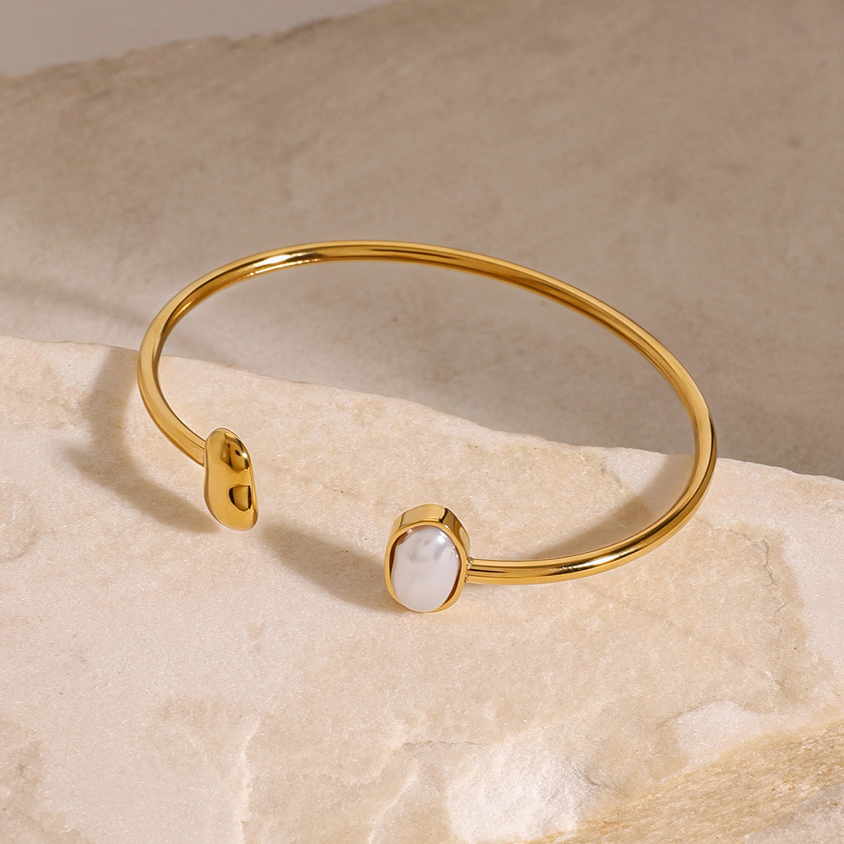 Bracciale geometrico minimalista da donna in acciaio inossidabile con finitura placcata