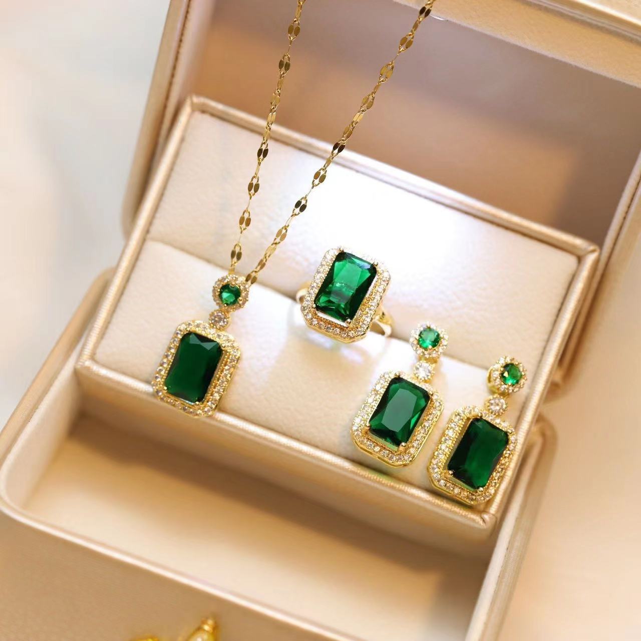 Minimalist Geometric Emerald Zircon Pendant Necklace Set for Women in Titanium Steel with Vacuum Plating