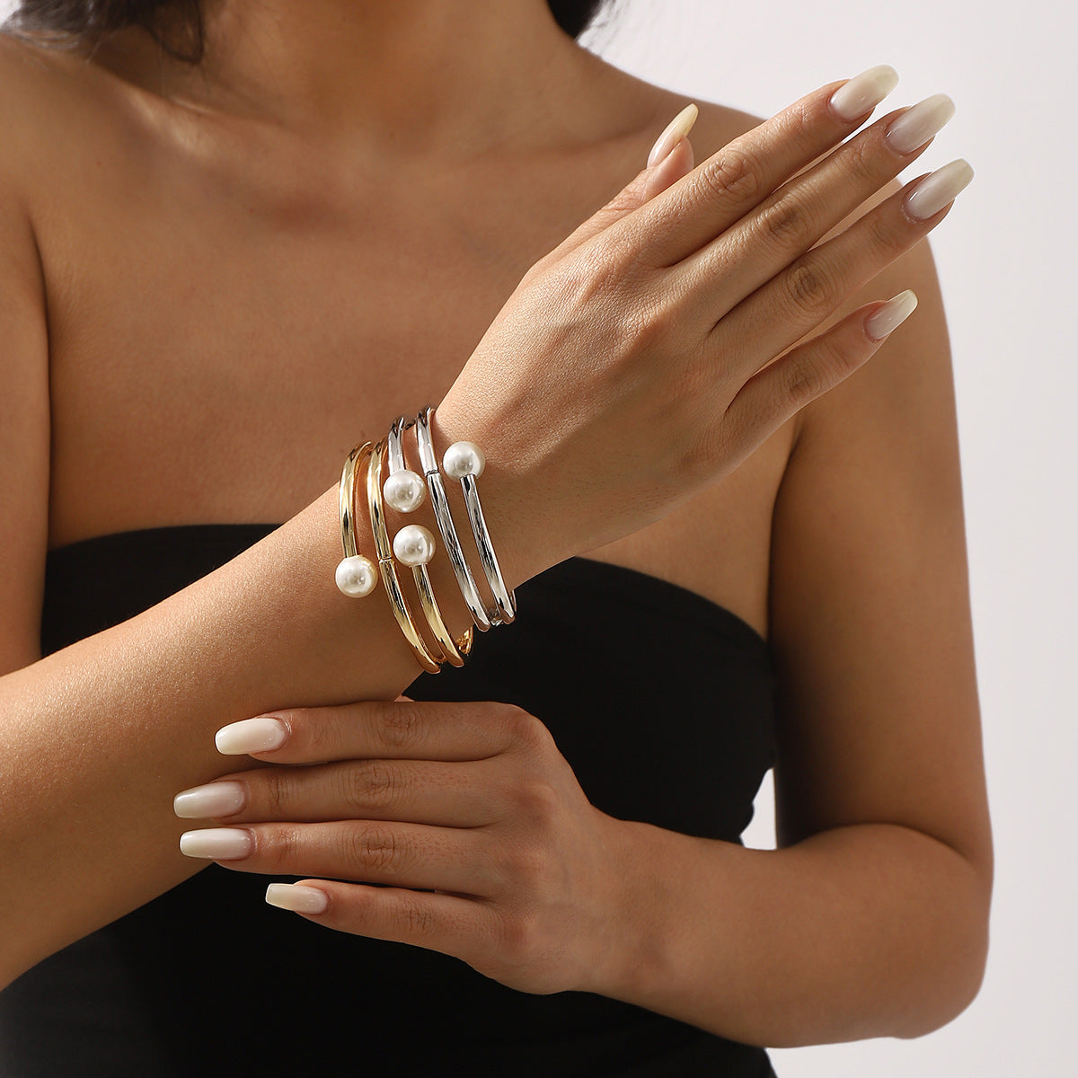 Pulsera de perlas multilazos de inspiración vintage para mujer, con cuerpo de aleación y chapado en oro, diseño ligero de muelle