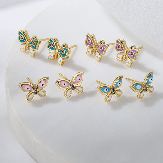 Aretes de mariposa minimalistas modernos para mujer hechos de cobre con chapado en oro de 18 quilates y acabado de esmalte con incrustaciones de circonita cúbica