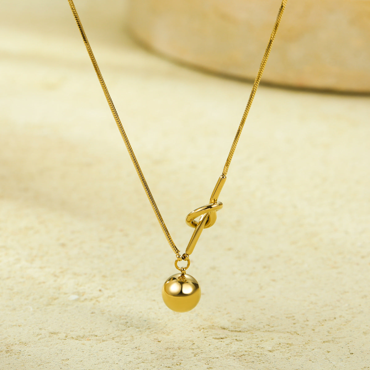 Collar con colgante de cuentas redondas de estilo OL a la moda con cadena de acero inoxidable y chapado en oro de 18 quilates para mujer