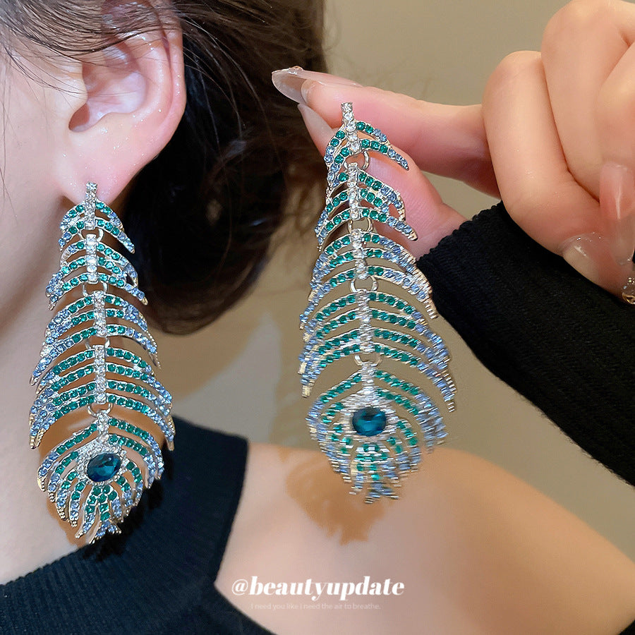 Orecchini a perno artistici vintage in lega a forma di piuma e foglia con intarsio di strass per donna