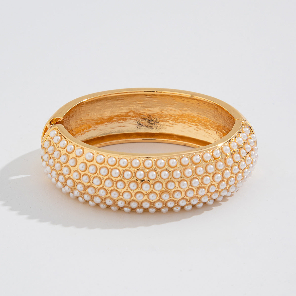 Pulsera minimalista geométrica de aleación para mujer con detalles de perlas de imitación y cierre de resorte