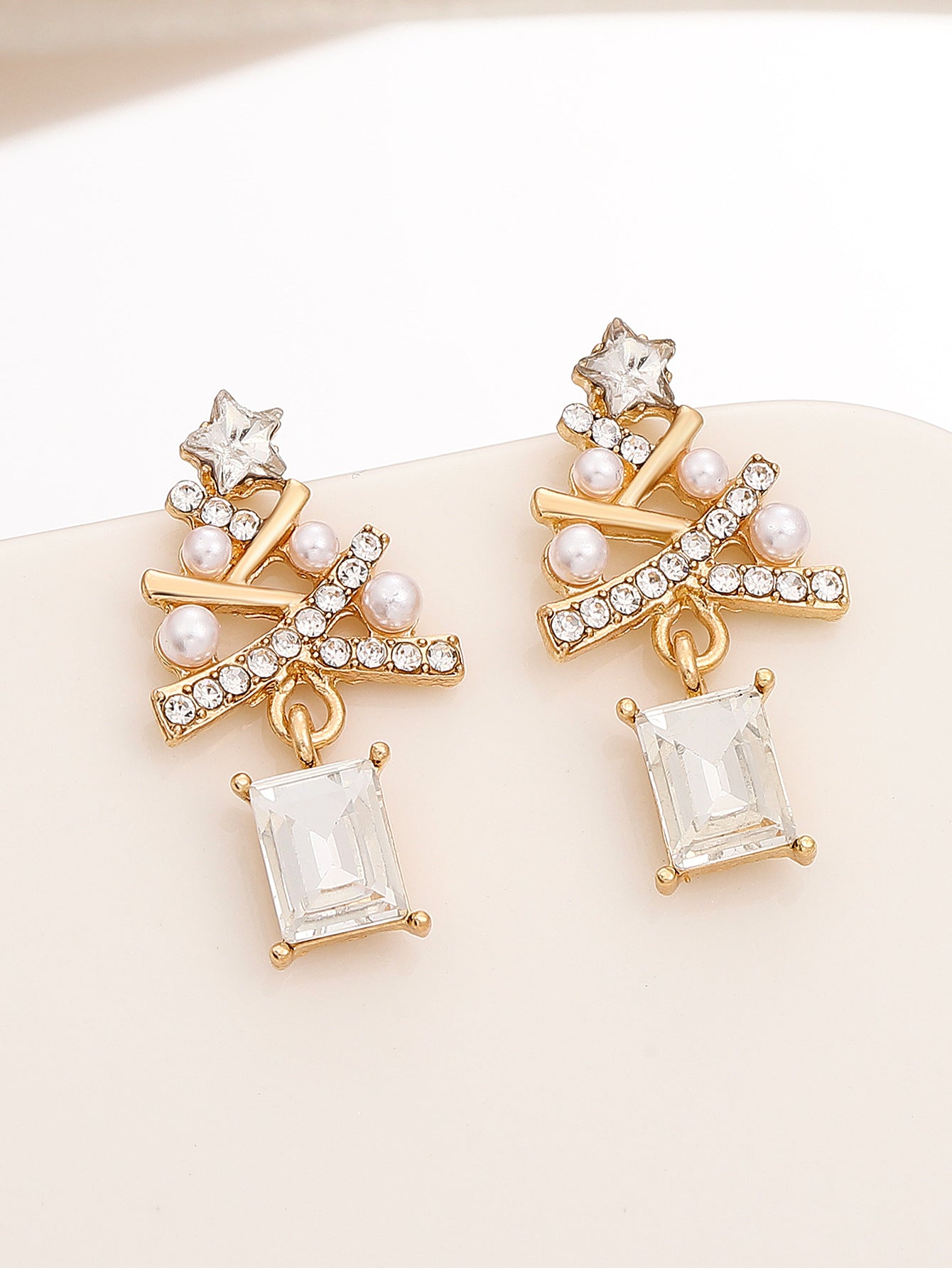 Pendientes de botón minimalistas de árbol de Navidad para mujer con incrustaciones de diamantes de imitación en aleación bañada en oro