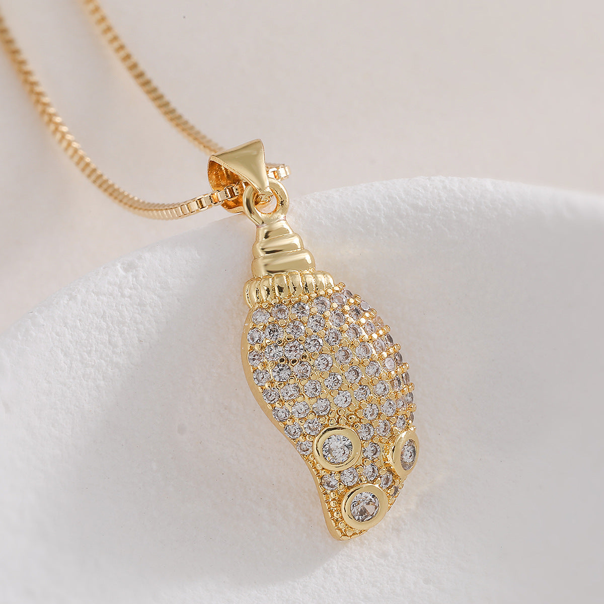 Minimalist Elegant Gold Plated Brass Geometric Cubic Zirconia Pendant Necklace for Women