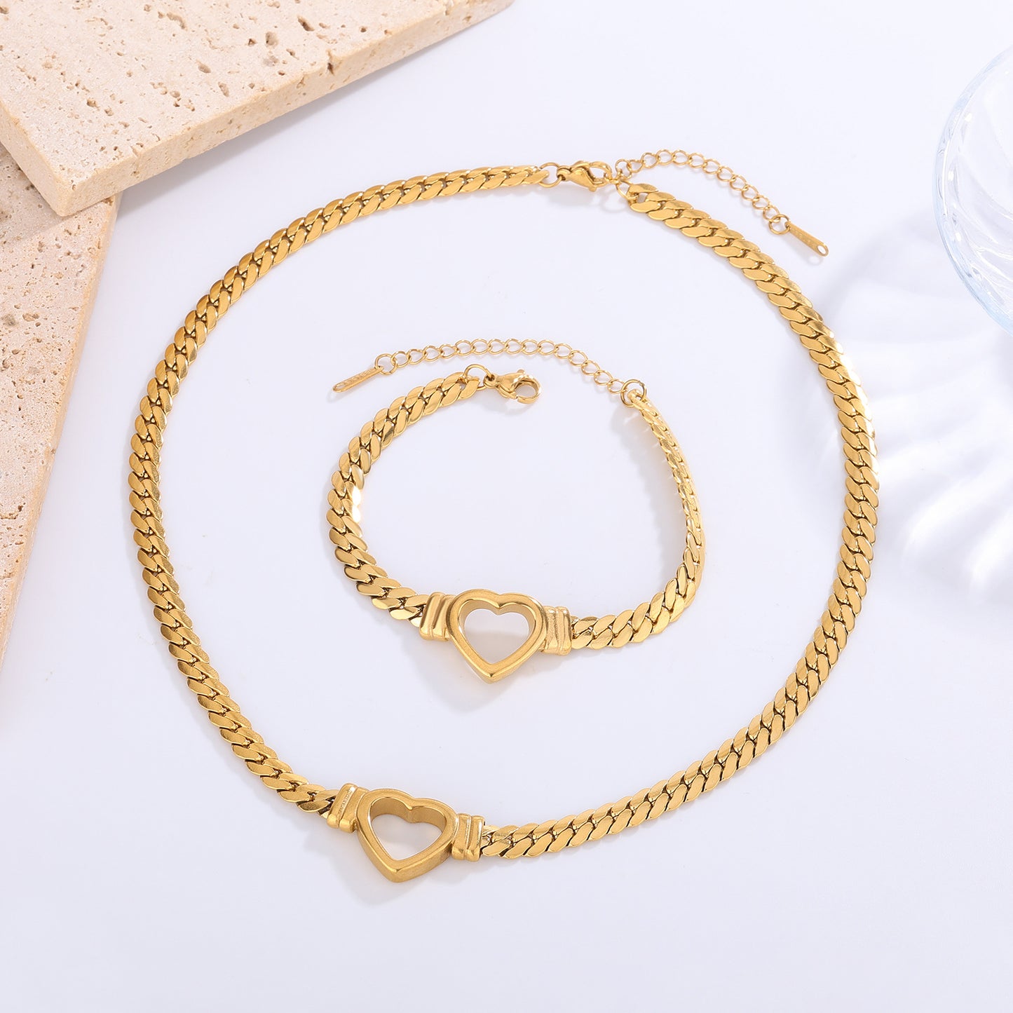 Elegante set collana e bracciale da donna in acciaio inossidabile placcato a forma di cuore