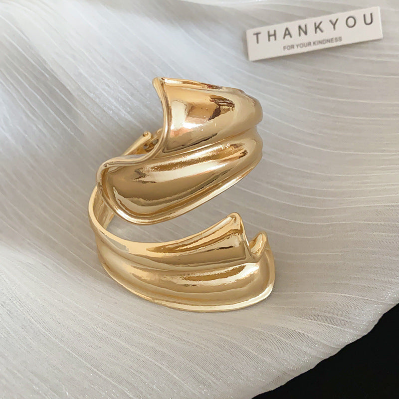 Bracciale rigido aperto arricciato irregolare in lega con finitura placcata da donna, polsino minimalista chic vintage