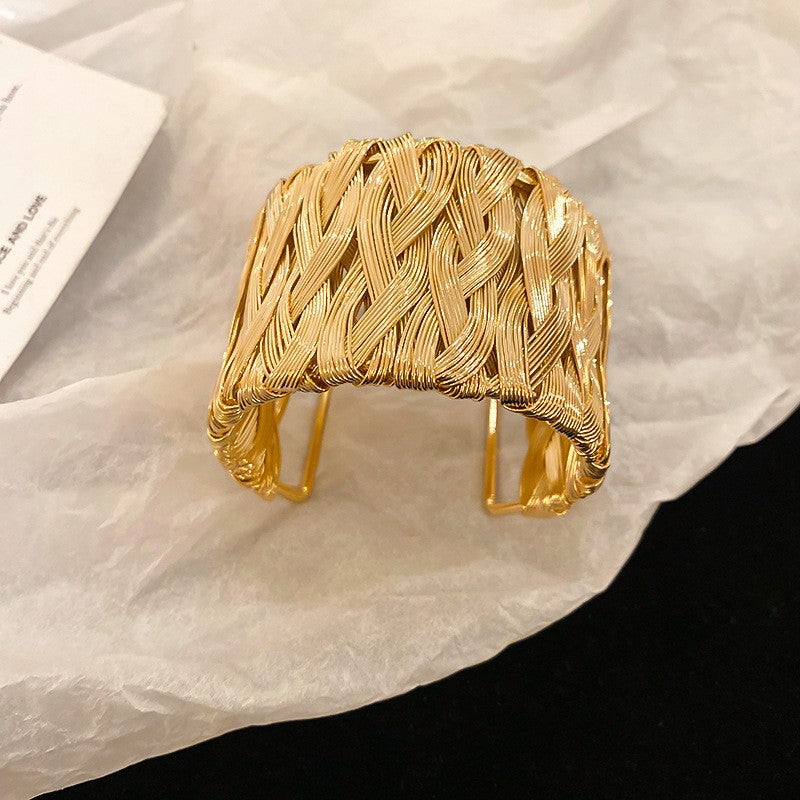 Pulsera Cóncava Irregular Minimalista para Mujer en Aleación de Latón con Acabado Galvánico