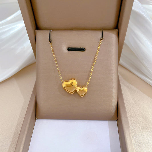 Collar minimalista de acero de titanio con doble corazón geométrico para unisex