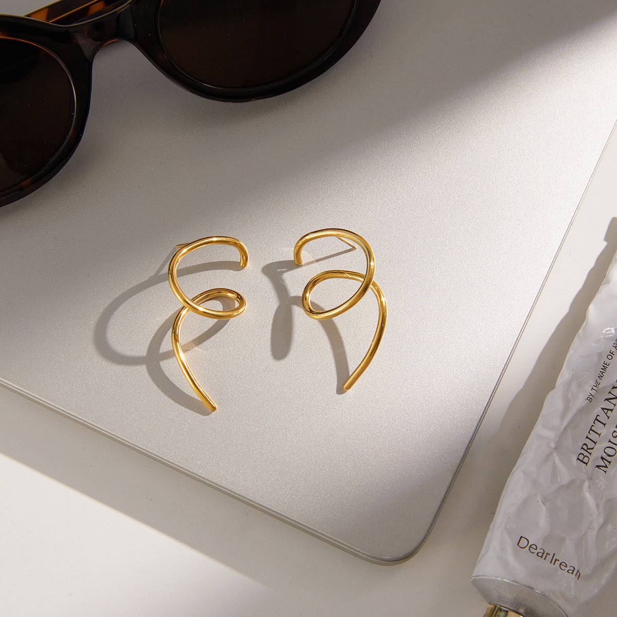 Orecchini a perno da donna in acciaio al titanio, stile linea geometrica, con placcatura in oro PVD sottovuoto, perni ipoallergenici in acciaio inossidabile