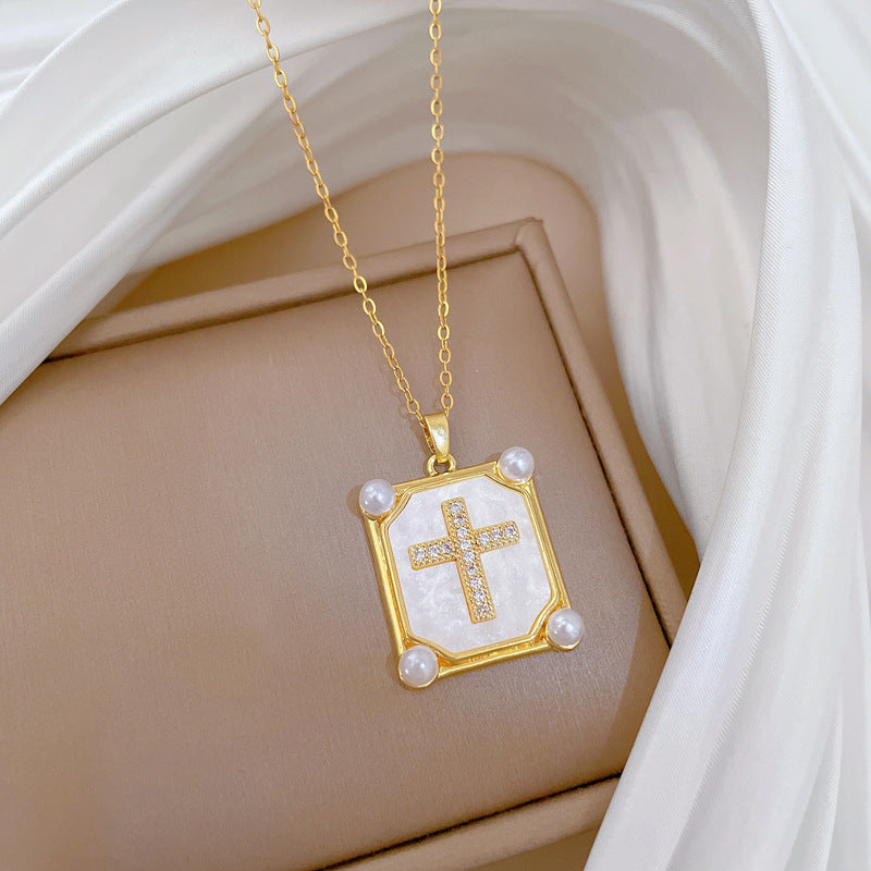 Elegante Collana con Ciondolo a Croce da Donna in Acciaio Inossidabile con Dettagli in Perle e Intarsi di Strass