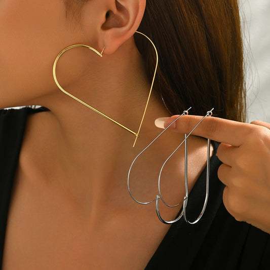 Orecchini a perno da donna in lega di zinco a forma di cuore, stile minimalista, con finitura galvanica, leggeri e lussuosi