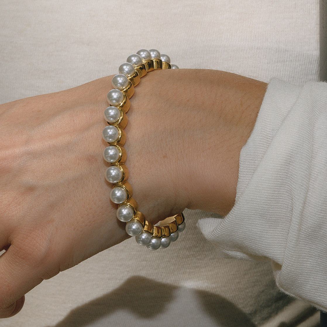 Pulsera de acero inoxidable chapado con perlas de resina y diseño geométrico minimalista para mujer