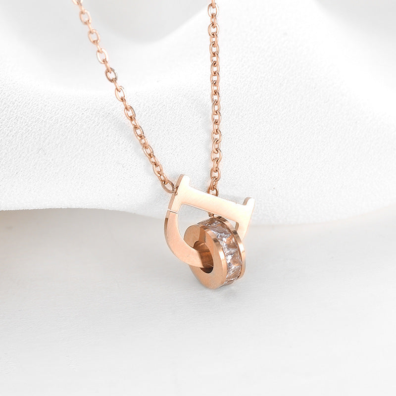 Collana girocollo da donna con doppia D con strass in acciaio al titanio, placcata in oro rosa, geometrica, minimalista