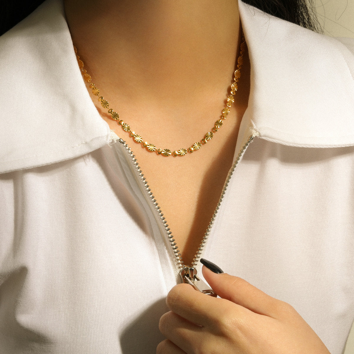 Minimalist Oval Petal Pendant Necklace for Women in Gold-Plated Stainless Steel with Bamboo Chain