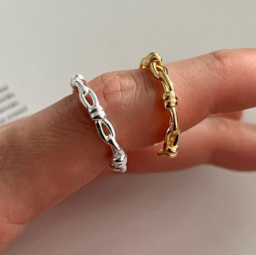 Anello intrecciato minimalista in argento per donna con design numerico in argento sterling 925