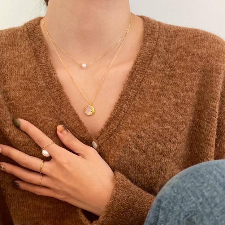 Collar minimalista de plata de ley 925 con perlas geométricas