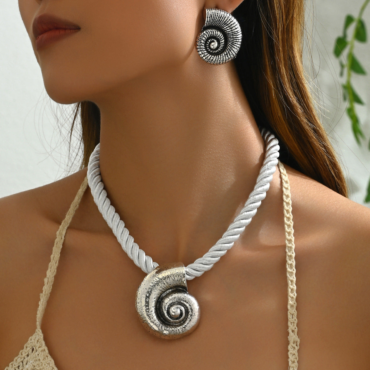 Fashionable Seashell-Shaped Alloy Pendant Necklace and Earrings Set for Women with Plated Finish