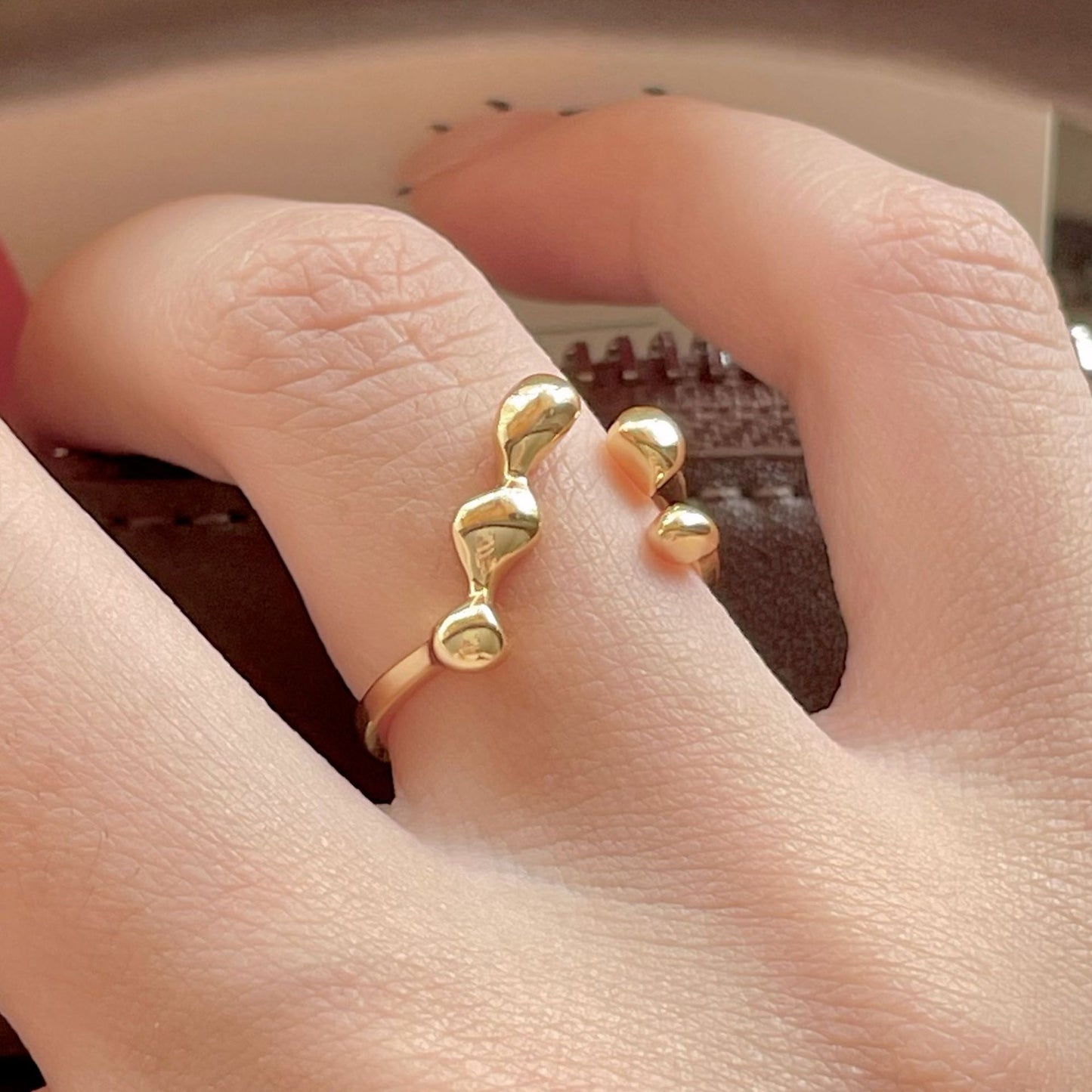 Anello aperto da donna in argento sterling 925 con forma geometrica irregolare minimalista e design a linee pulite