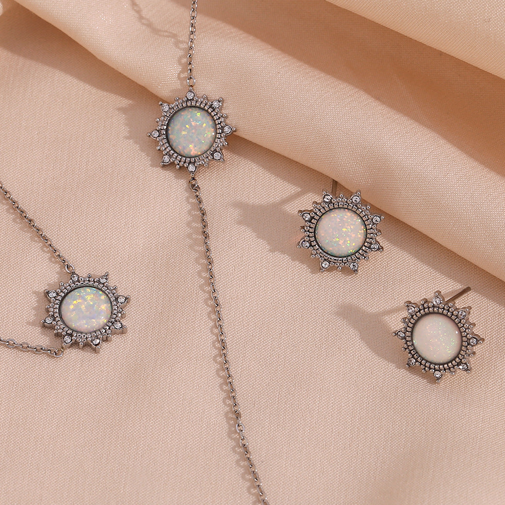 Vintage Round Sun Pendant Necklace with Stainless Steel Chain, Titanium Steel Inlay, and Rhinestone Accents for Women